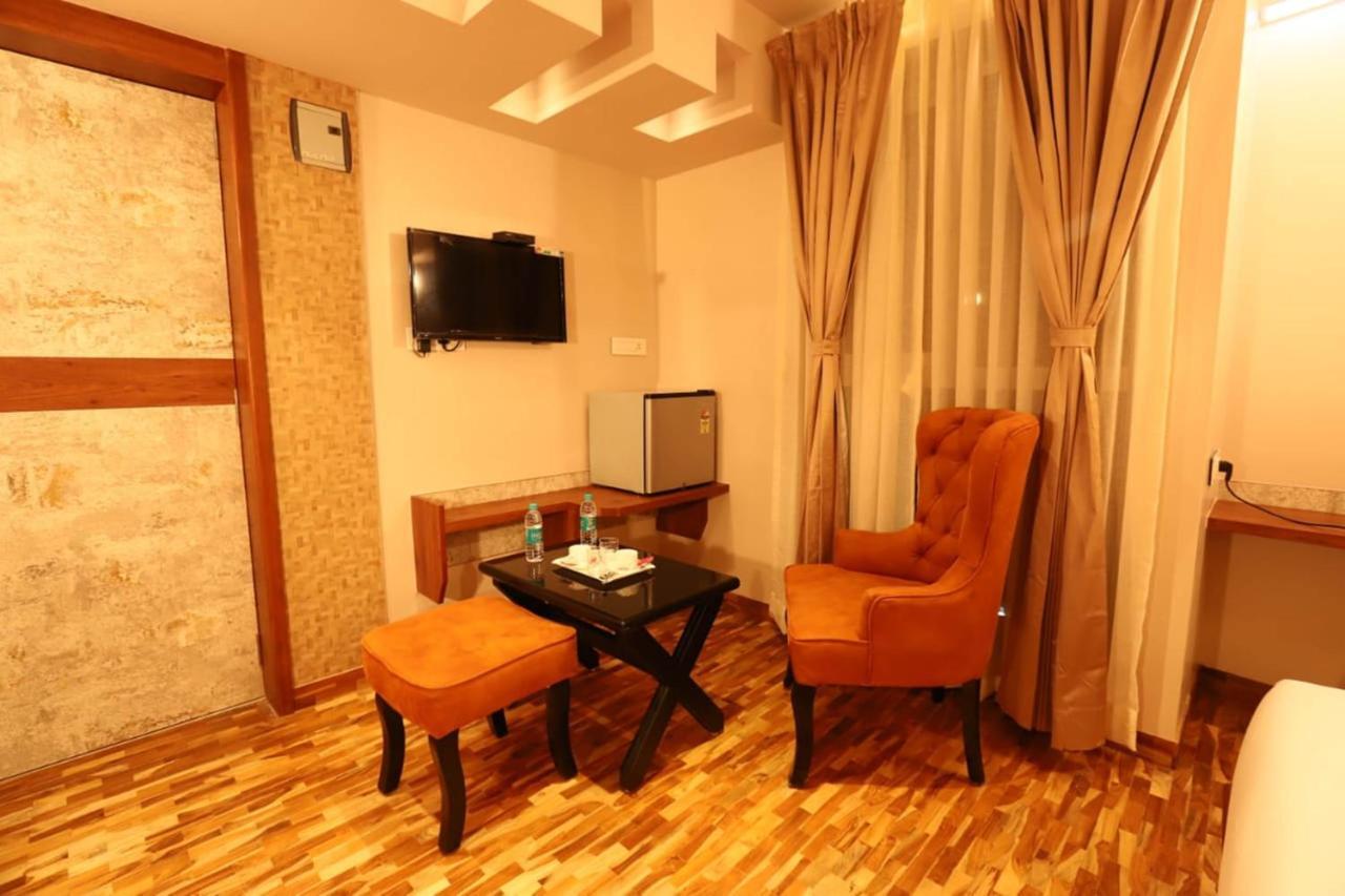 Hotel Prabha Palace อาห์มาดนาการ์ ภายนอก รูปภาพ