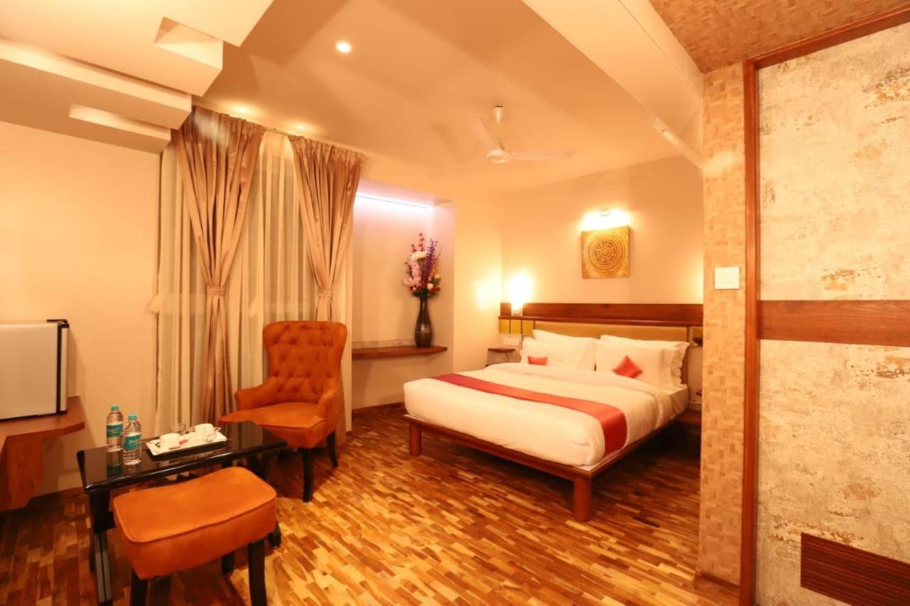 Hotel Prabha Palace อาห์มาดนาการ์ ภายนอก รูปภาพ