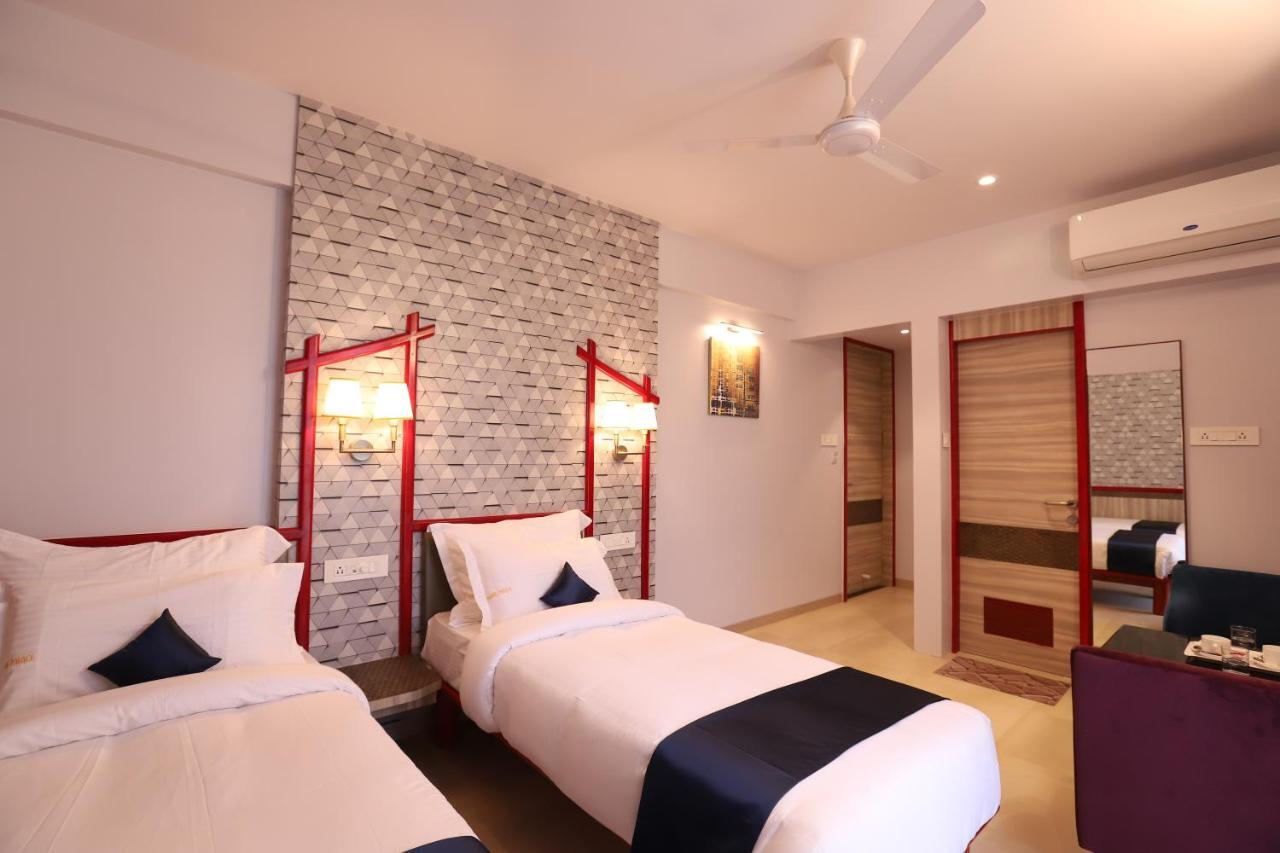 Hotel Prabha Palace อาห์มาดนาการ์ ภายนอก รูปภาพ