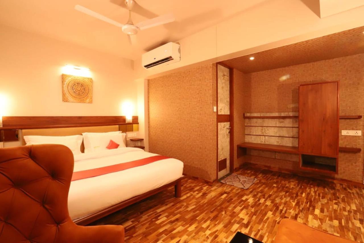 Hotel Prabha Palace อาห์มาดนาการ์ ภายนอก รูปภาพ