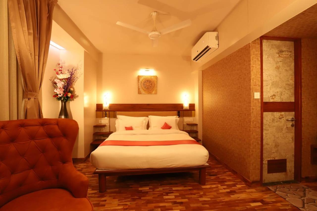 Hotel Prabha Palace อาห์มาดนาการ์ ภายนอก รูปภาพ