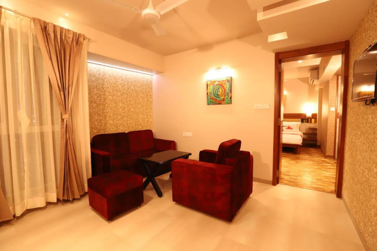 Hotel Prabha Palace อาห์มาดนาการ์ ภายนอก รูปภาพ