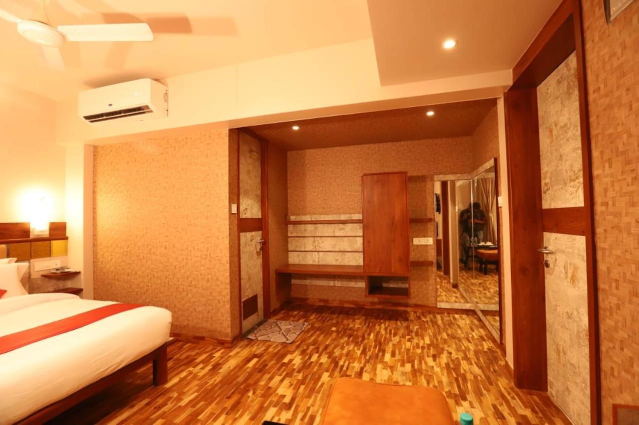 Hotel Prabha Palace อาห์มาดนาการ์ ภายนอก รูปภาพ