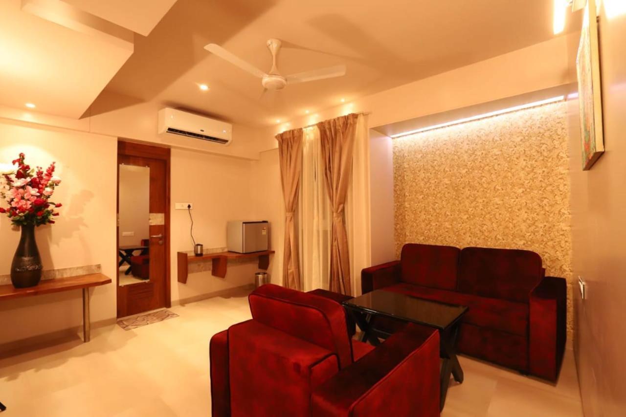 Hotel Prabha Palace อาห์มาดนาการ์ ภายนอก รูปภาพ