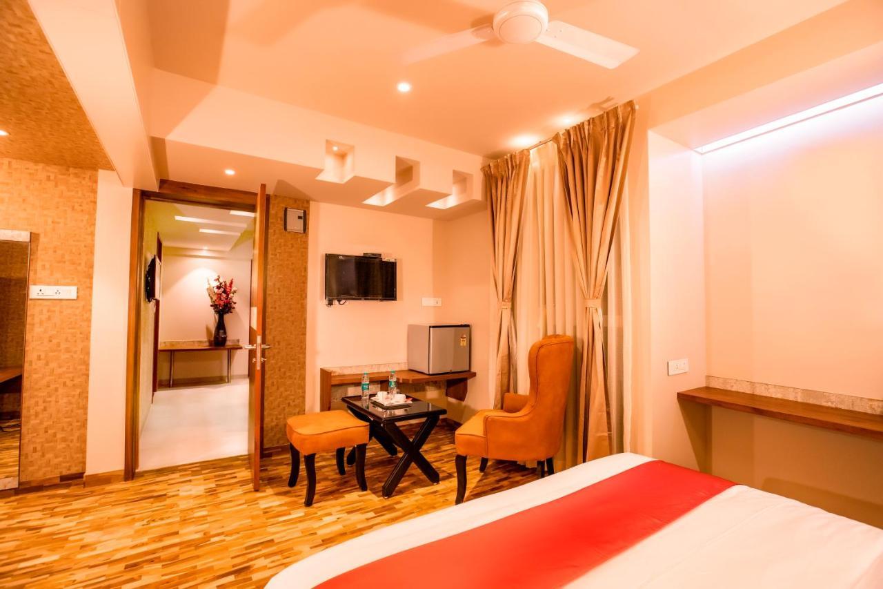 Hotel Prabha Palace อาห์มาดนาการ์ ภายนอก รูปภาพ